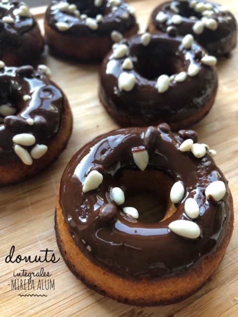 mini donuts integrales de espelta coco y chocolate