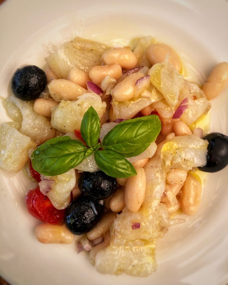 Empedrat: ensalada de alubias blancas y bacalao