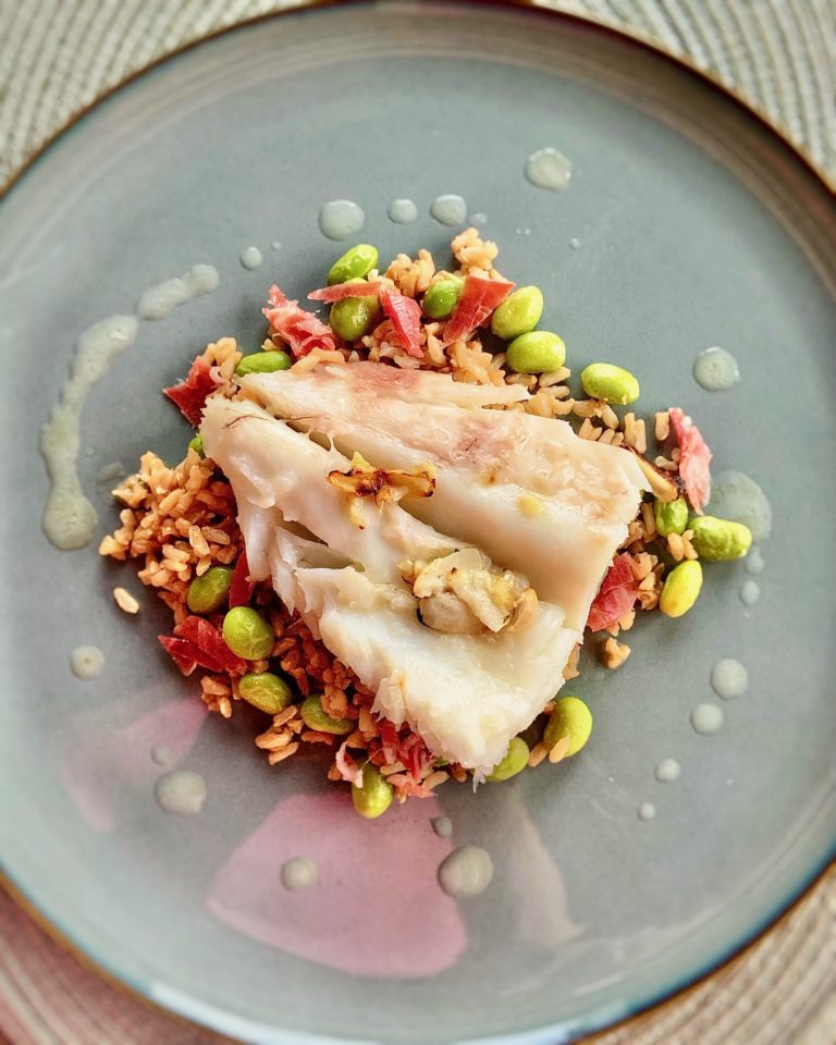 Lomo de San Martiño al horno con arroz integral y habas de soja