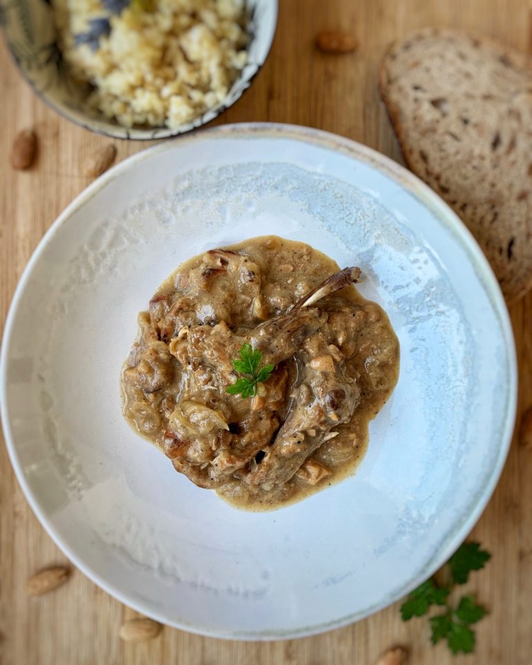 Rabbit stew with almond sauce and a touch of cinnamon