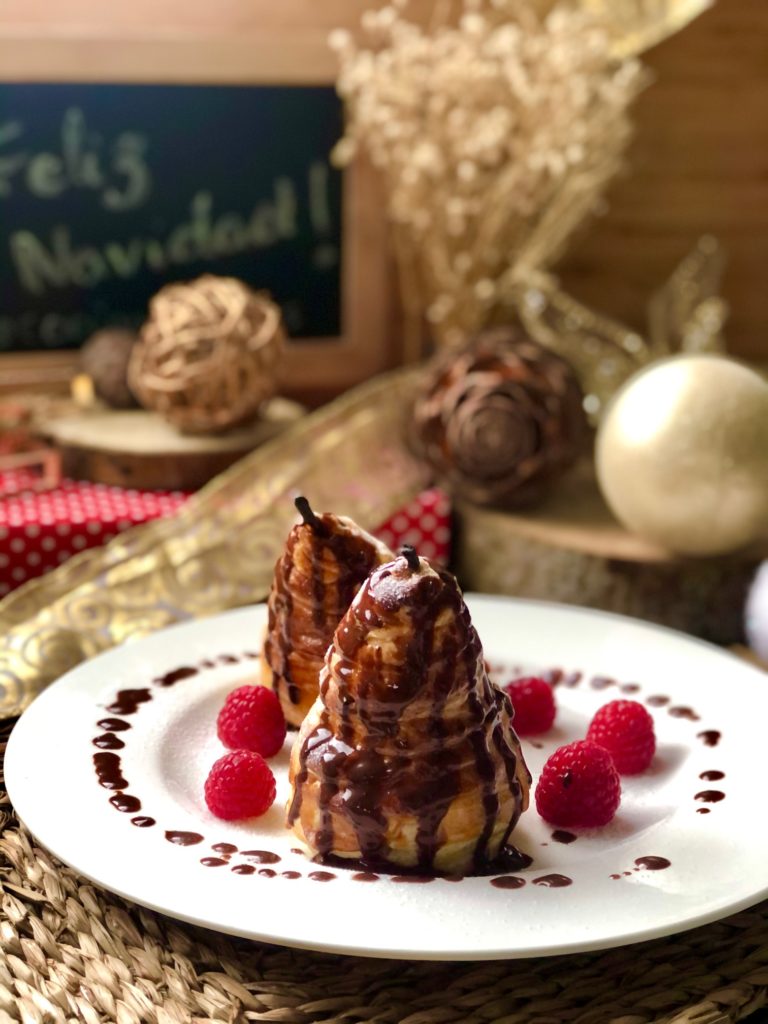 Postre de Navidad: Pera árbol con chocolate negro