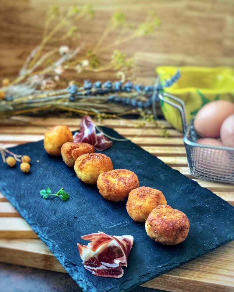 Super creamy homemade croquettes with Iberian ham and eggs