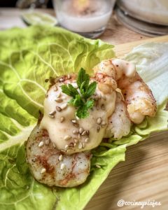 Shrimp saam with kimchi sauce
