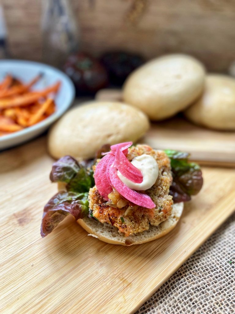 Hamburguesas saludables de salmón y quinoa