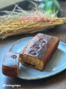 Whole wheat sponge cake with yogurt, dates and fig jam