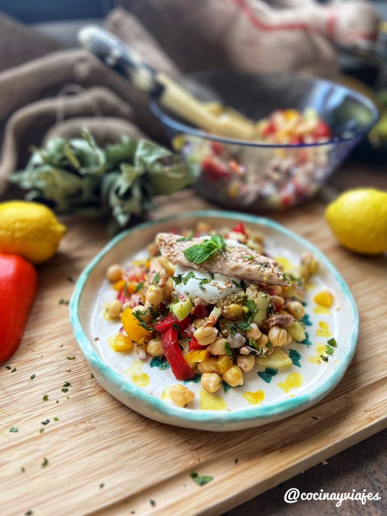 ensalada de garbanzos con caballa al estilo árabe